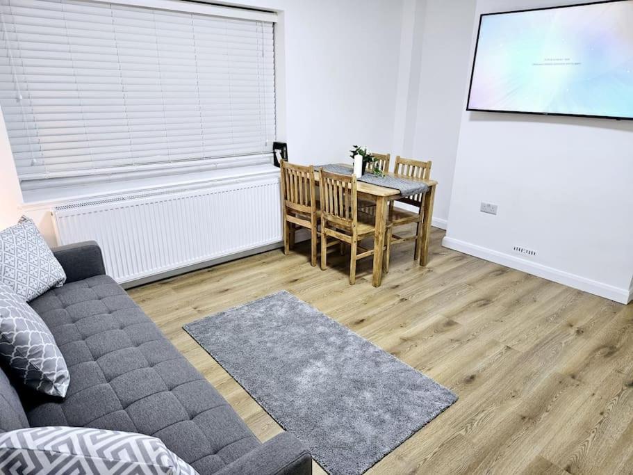 Wonderful Apartment In Wembley London Bagian luar foto