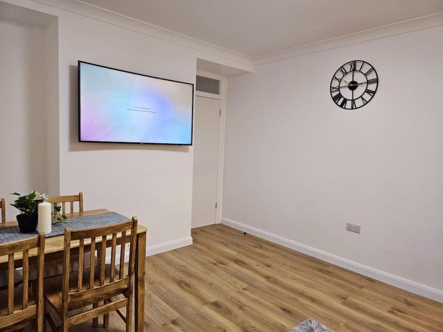 Wonderful Apartment In Wembley London Bagian luar foto