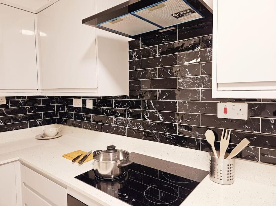 Wonderful Apartment In Wembley London Bagian luar foto